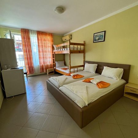 Hotel Laguna - Guest House Primorsko Zewnętrze zdjęcie