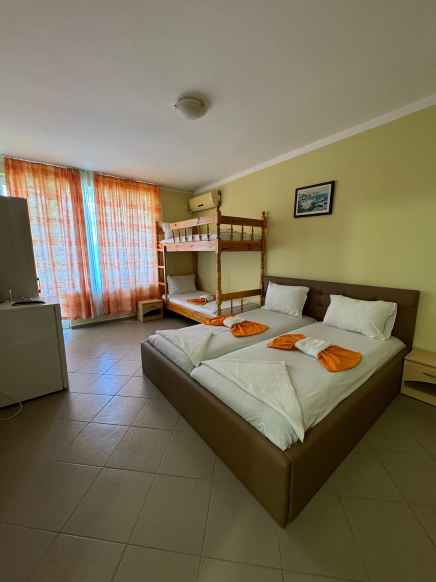 Hotel Laguna - Guest House Primorsko Zewnętrze zdjęcie